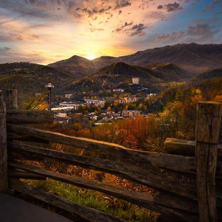 Mountain Eden, Hot Tub, Resort Pool, Wifi, 1089 Free Tickets Each Paid Day, Dollywood And More Gatlinburg Zewnętrze zdjęcie