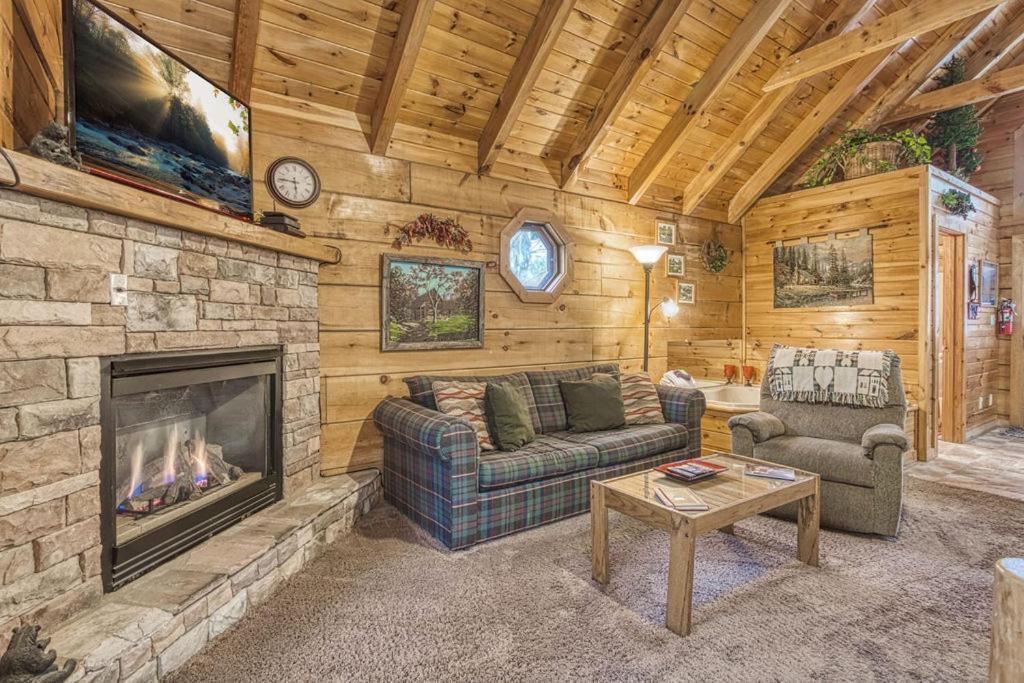 Mountain Eden, Hot Tub, Resort Pool, Wifi, 1089 Free Tickets Each Paid Day, Dollywood And More Gatlinburg Zewnętrze zdjęcie