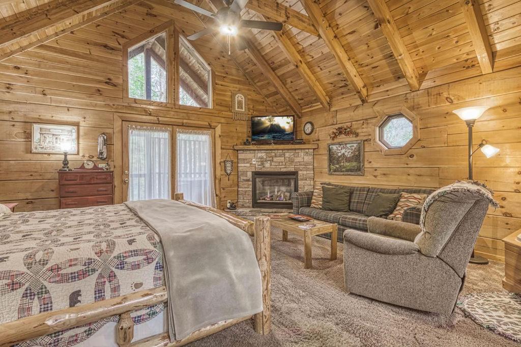 Mountain Eden, Hot Tub, Resort Pool, Wifi, 1089 Free Tickets Each Paid Day, Dollywood And More Gatlinburg Zewnętrze zdjęcie