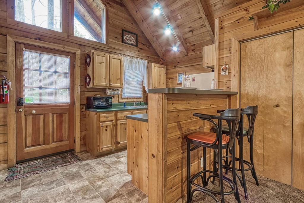 Mountain Eden, Hot Tub, Resort Pool, Wifi, 1089 Free Tickets Each Paid Day, Dollywood And More Gatlinburg Zewnętrze zdjęcie