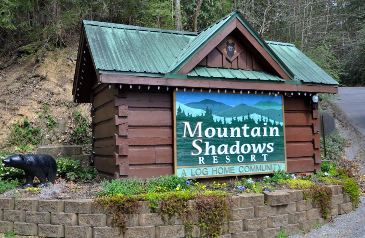 Mountain Eden, Hot Tub, Resort Pool, Wifi, 1089 Free Tickets Each Paid Day, Dollywood And More Gatlinburg Zewnętrze zdjęcie