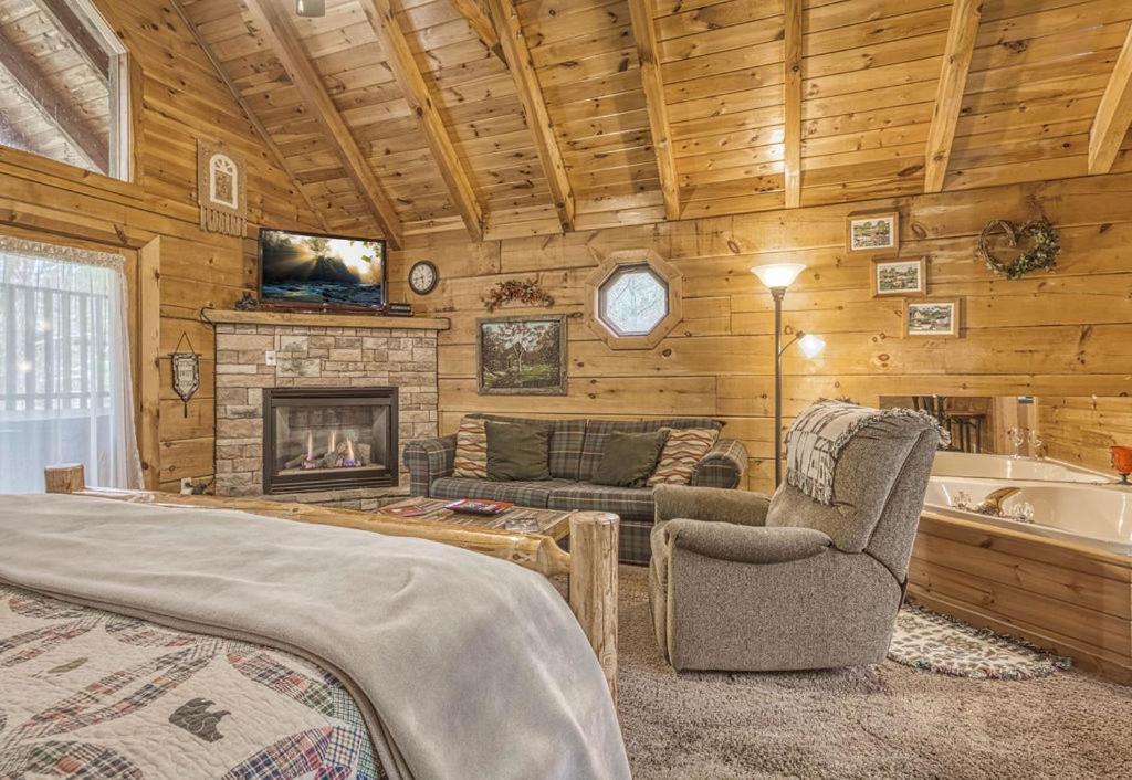 Mountain Eden, Hot Tub, Resort Pool, Wifi, 1089 Free Tickets Each Paid Day, Dollywood And More Gatlinburg Zewnętrze zdjęcie