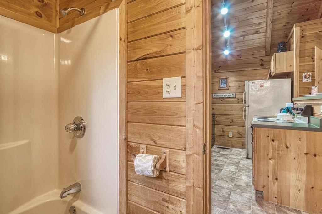 Mountain Eden, Hot Tub, Resort Pool, Wifi, 1089 Free Tickets Each Paid Day, Dollywood And More Gatlinburg Zewnętrze zdjęcie