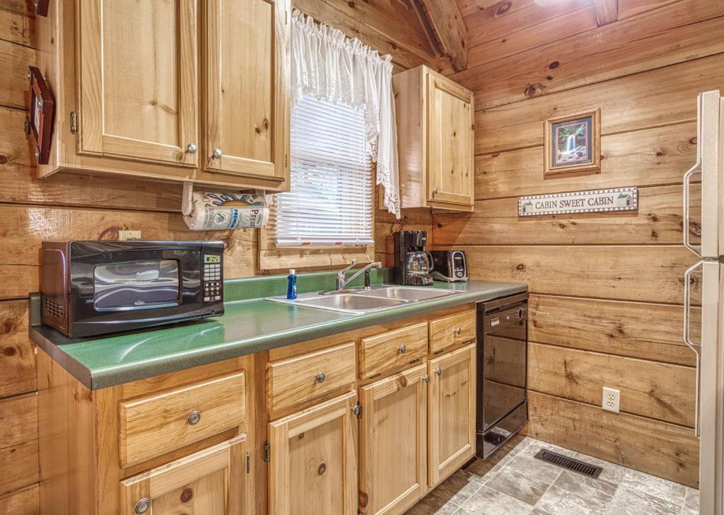 Mountain Eden, Hot Tub, Resort Pool, Wifi, 1089 Free Tickets Each Paid Day, Dollywood And More Gatlinburg Zewnętrze zdjęcie
